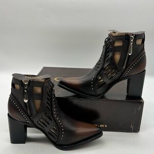 Cuadra CU576 Women Sz 8 Black Honey Leather Laser Studs Pointed Toe Ankle Boots